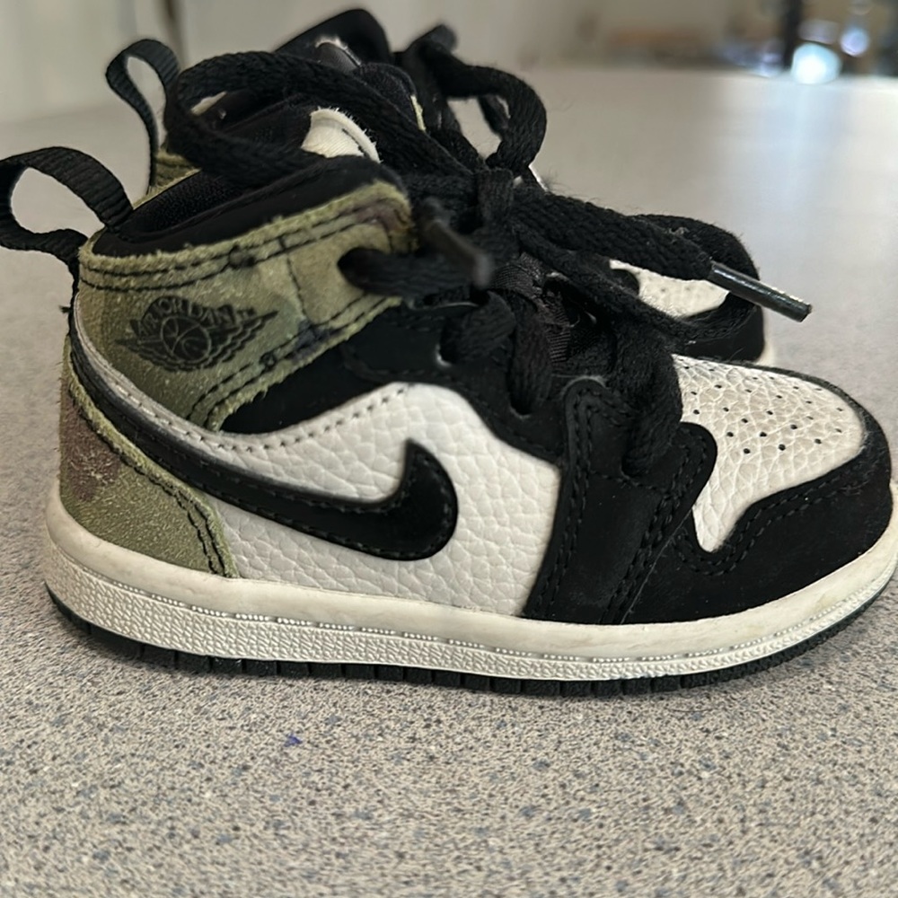 Air Jordan camo 1s